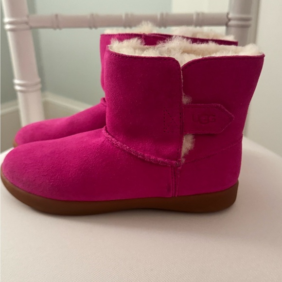 NEW UGG Kids Boots in Pink with Cream Lining - Picture 3 of 7